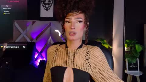 Snapshot of elizabeth_jones_01 chatting on 02.10.26 Eli online show from 02.10.26