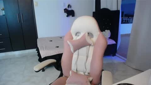 Snapshot of elizabeth_rose02 chatting on 10.09.25 Elizabeth online show from 10.09.25