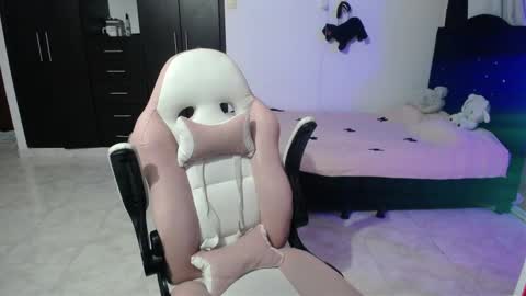 Snapshot of elizabeth_rose02 chatting on 10.17.25 Elizabeth online show from 10.17.25