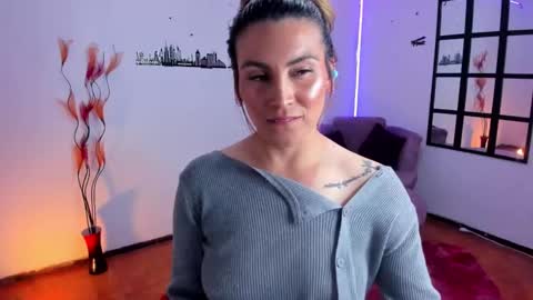 Snapshot of elizabeth_taylor_b chatting on 10.22.25 Elizabeth online show from 10.22.25