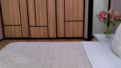 Elizabeth online show from 04.13.26