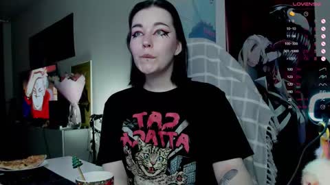 Snapshot of elizabethflowerr chatting on 02.05.26 Eli online show from 02.05.26