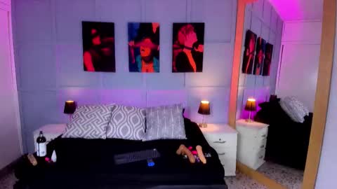 Snapshot of elizabethsantos chatting on 10.27.25 Elizabeth online show from 10.27.25