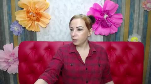 Snapshot of elizabethsho chatting on 04.30.26 ElizabethSho online show from 04.30.26