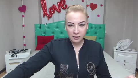 Snapshot of elizabethsho chatting on 05.02.26 ElizabethSho online show from 05.02.26
