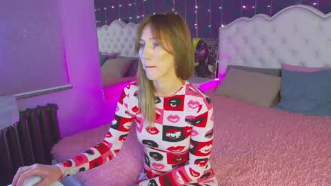 Snapshot of elizamayers chatting on 02.01.25 Linda online show from 02.01.25