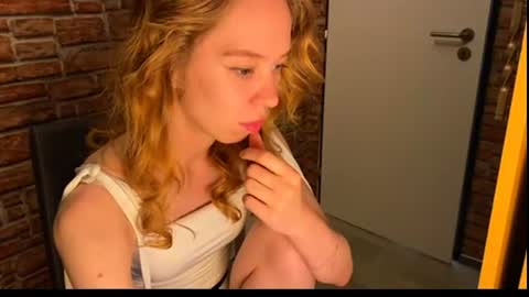 Snapshot of elizastorm chatting on 06.11.26 Eliza online show from 06.11.26