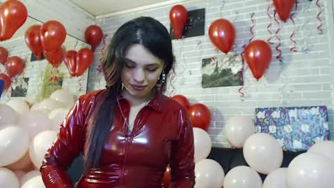 Snapshot of elizatex chatting on 03.12.25 online show from 03.12.25