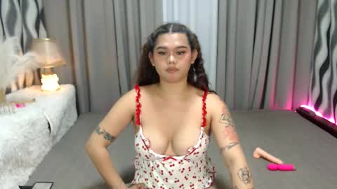 Snapshot of ella_fantasia chatting on 03.11.26 HI ITS ME ELLA online show from 03.11.26