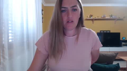 Snapshot of ella_max_live chatting on 03.10.25 Ella Max online show from 03.10.25