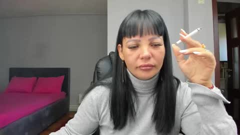 Ella online show from 10.22.25