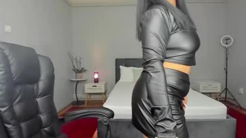 Ella online show from 11.03.25