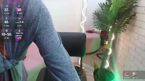 ella_tay1 online show from 11.22.25