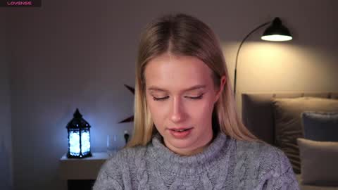 Snapshot of ella_twinkle chatting on 12.01.24 Ella online show from 12.01.24