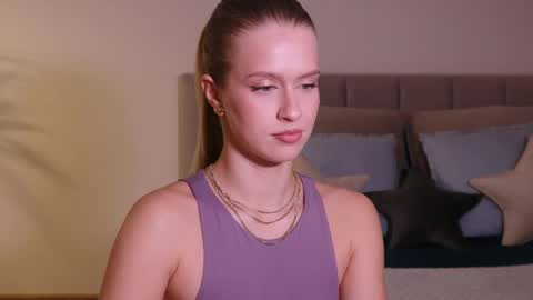 Snapshot of ella_twinkle chatting on 02.01.25 Ella online show from 02.01.25