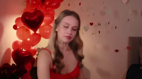 Snapshot of ella_twinkle chatting on 02.14.25 Ella online show from 02.14.25