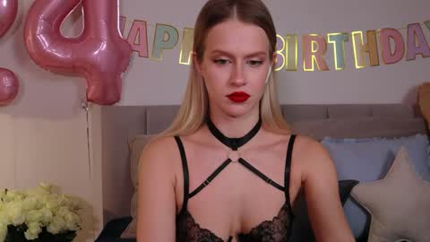 Snapshot of ella_twinkle chatting on 03.02.25 Ella online show from 03.02.25