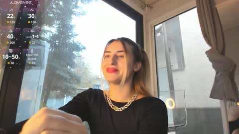 Snapshot of ella_vee chatting on 11.30.25 ella_vee online show from 11.30.25