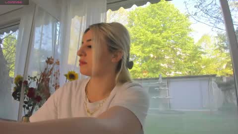 Snapshot of ella_vee chatting on 04.24.26 ella_vee online show from 04.24.26