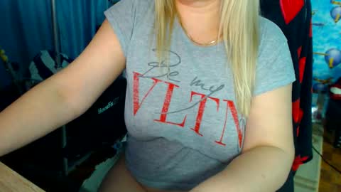  IsaBella  online show from 12.13.25