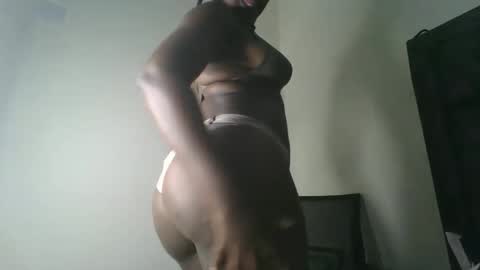 Snapshot of ellah_simone chatting on 05.03.26 ellah-simone online show from 05.03.26