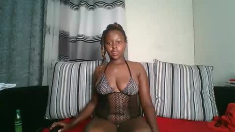Snapshot of ellah_simone chatting on 05.08.26 ellah-simone online show from 05.08.26
