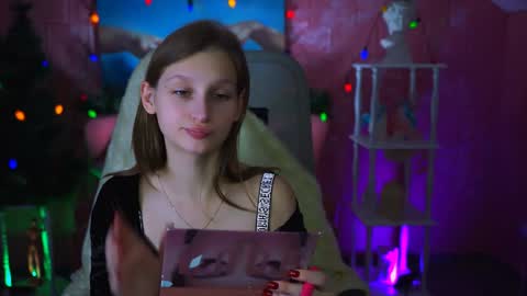 Snapshot of ellahorton chatting on 12.30.24 Ella online show from 12.30.24