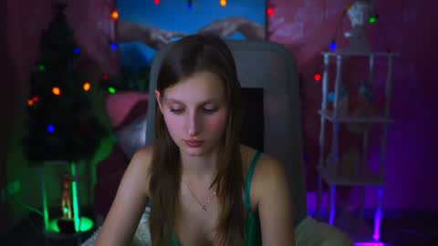 Snapshot of ellahorton chatting on 01.07.25 Ella online show from 01.07.25