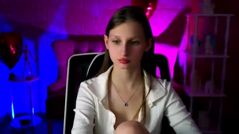 Snapshot of ellahorton chatting on 03.03.25 Ella online show from 03.03.25