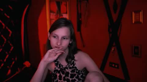 Snapshot of ellahorton chatting on 10.04.25 Ella online show from 10.04.25