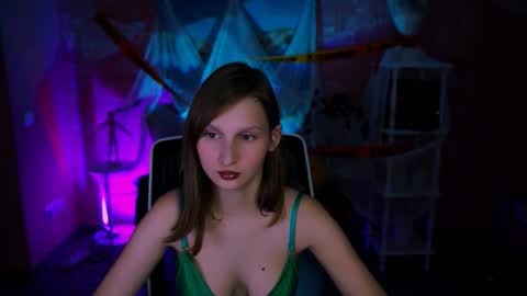 Snapshot of ellahorton chatting on 11.01.25 Ella online show from 11.01.25