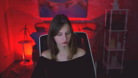 Snapshot of ellahorton chatting on 11.18.25 Ella online show from 11.18.25