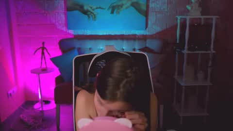 Snapshot of ellahorton chatting on 11.19.25 Ella online show from 11.19.25