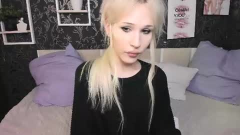 Snapshot of ellajoiness chatting on 06.22.26 ellajoiness online show from 06.22.26
