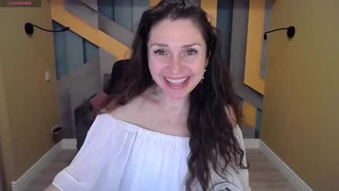 Snapshot of ellalongs chatting on 12.14.24 EllaLongs online show from 12.14.24