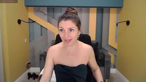 Snapshot of ellalongs chatting on 12.26.24 EllaLongs online show from 12.26.24