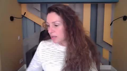 Snapshot of ellalongs chatting on 09.28.25 EllaLongs online show from 09.28.25