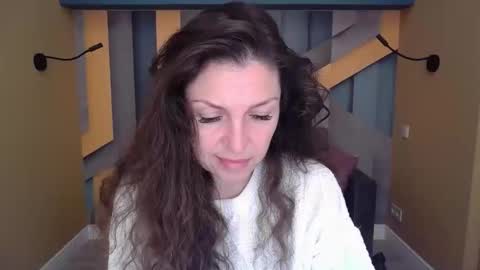 Snapshot of ellalongs chatting on 11.19.25 EllaLongs online show from 11.19.25