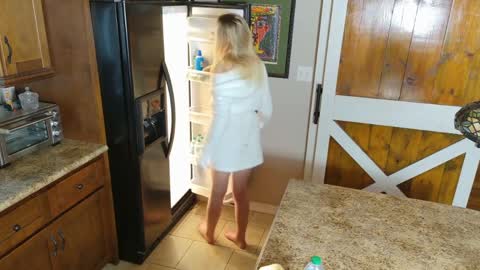 Snapshot of ellalowe chatting on 04.01.26 ellalowe online show from 04.01.26