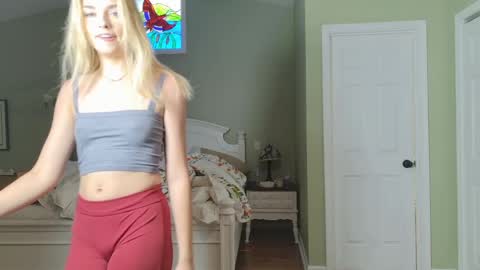 Snapshot of ellalowe chatting on 04.15.26 ellalowe online show from 04.15.26