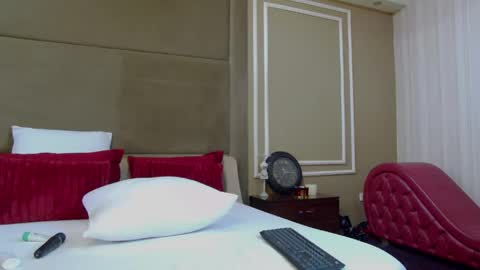 ellalux online show from 05.14.26