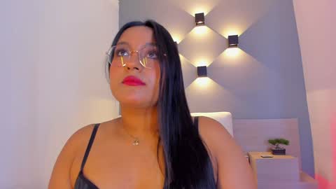 Snapshot of ellamontoya chatting on 02.08.25 Ella online show from 02.08.25