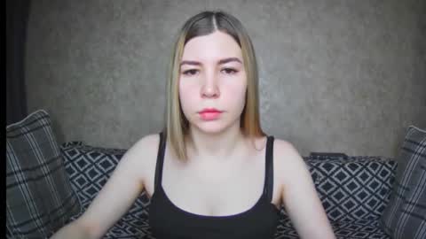 EllaNuar online show from 12.12.24