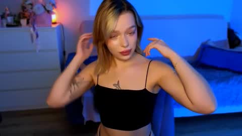 Snapshot of ellatwox chatting on 11.14.25 Ella online show from 11.14.25