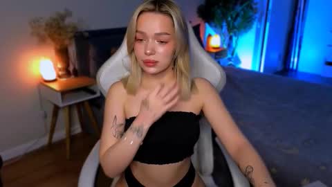 Snapshot of ellatwox chatting on 01.10.26 Ella online show from 01.10.26