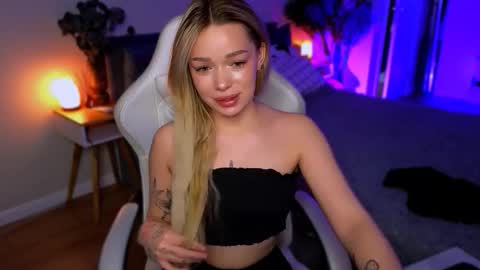 Ella online show from 03.12.26