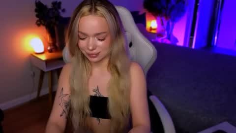 Snapshot of ellatwox chatting on 04.06.26 Ella online show from 04.06.26