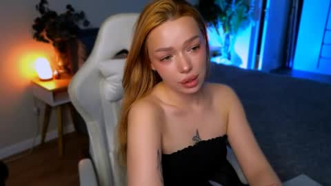 Snapshot of ellatwox chatting on 05.22.26 Ella online show from 05.22.26