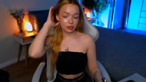 Snapshot of ellatwox chatting on 05.29.26 Ella online show from 05.29.26