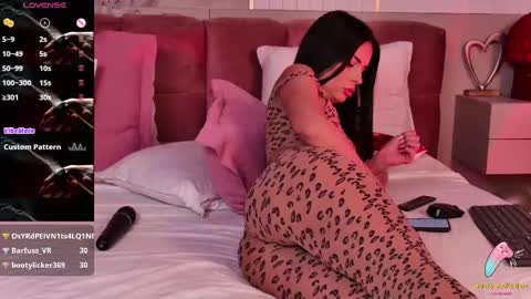 Snapshot of ellavicex chatting on 03.08.25 Ella online show from 03.08.25